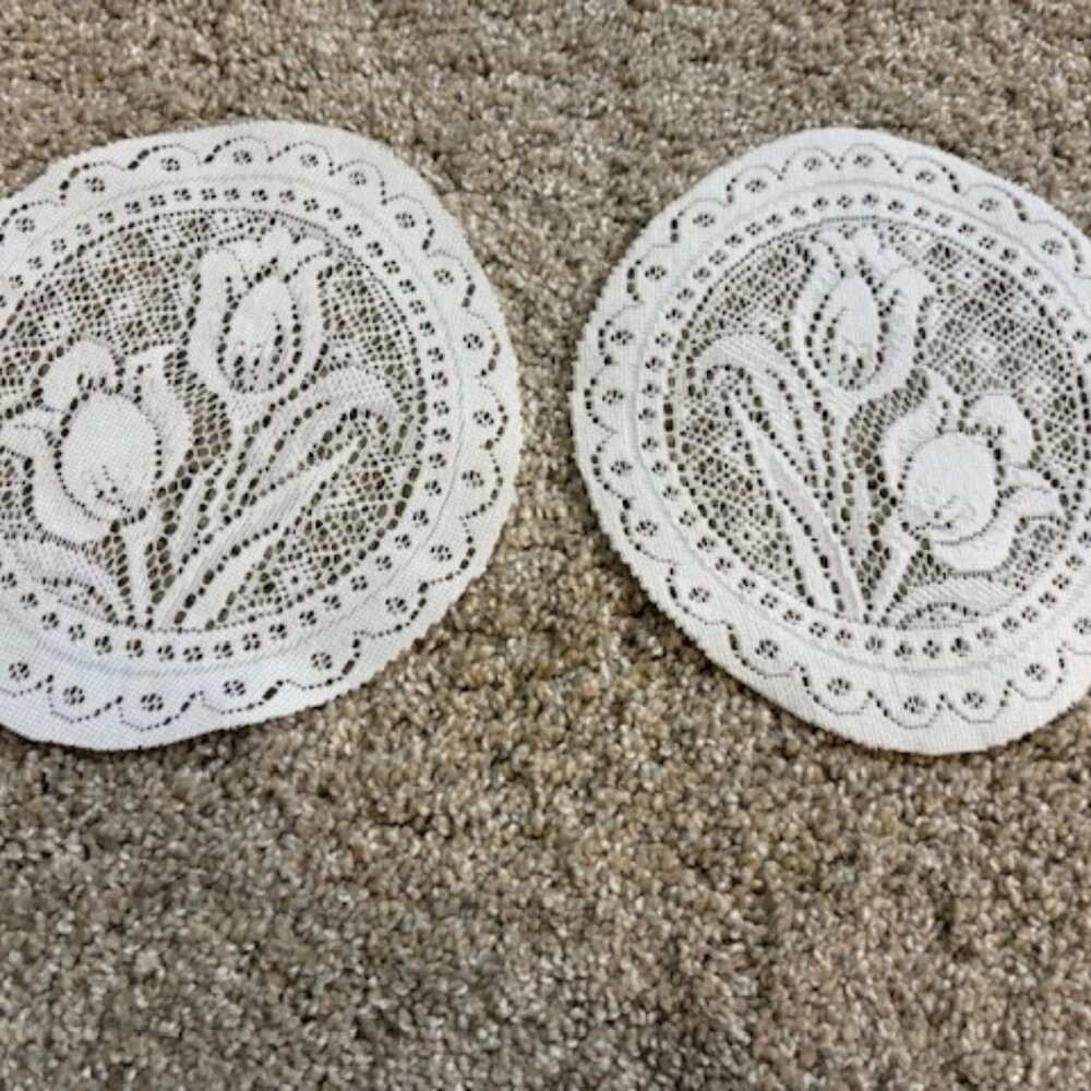 New Set of 2 Round Tulip Design Dolies. 7x71/2"